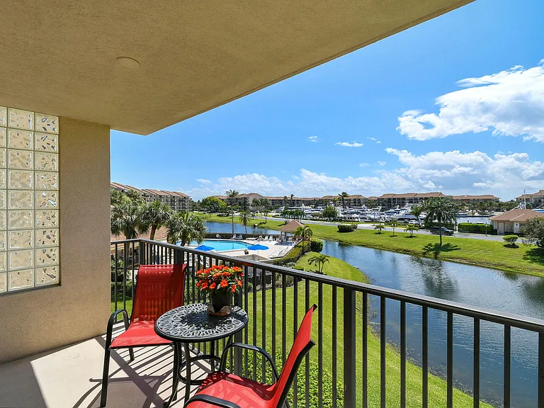 601 Seafarer Cir #304 — Photo 35