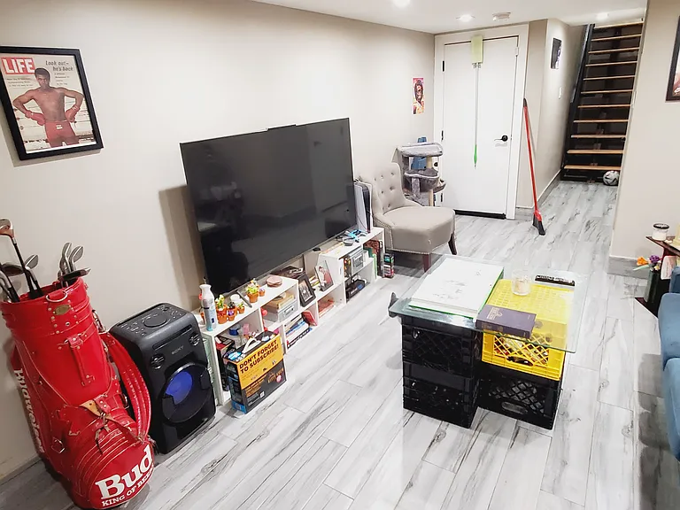 1087 Gates Ave #1B — Photo 8