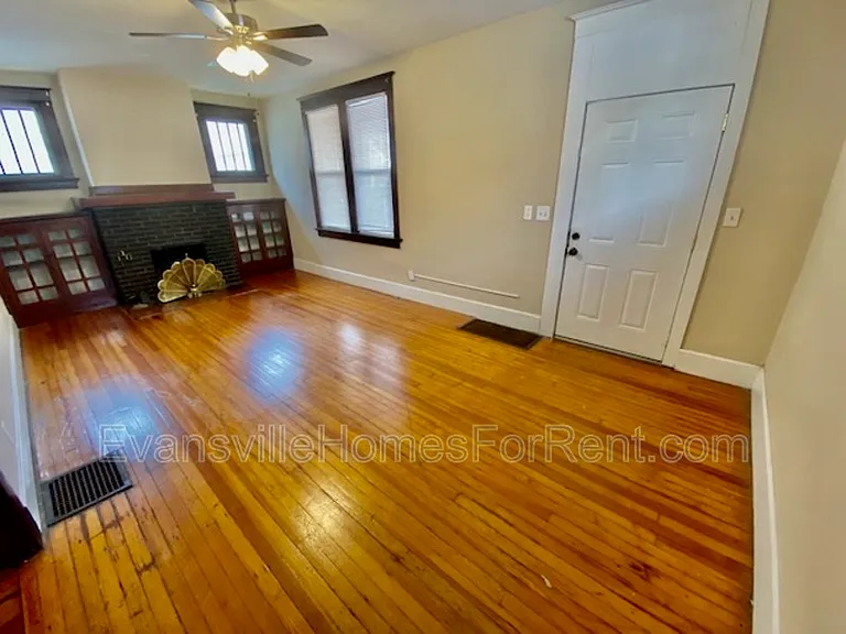 1023 Jefferson Ave — Photo 2