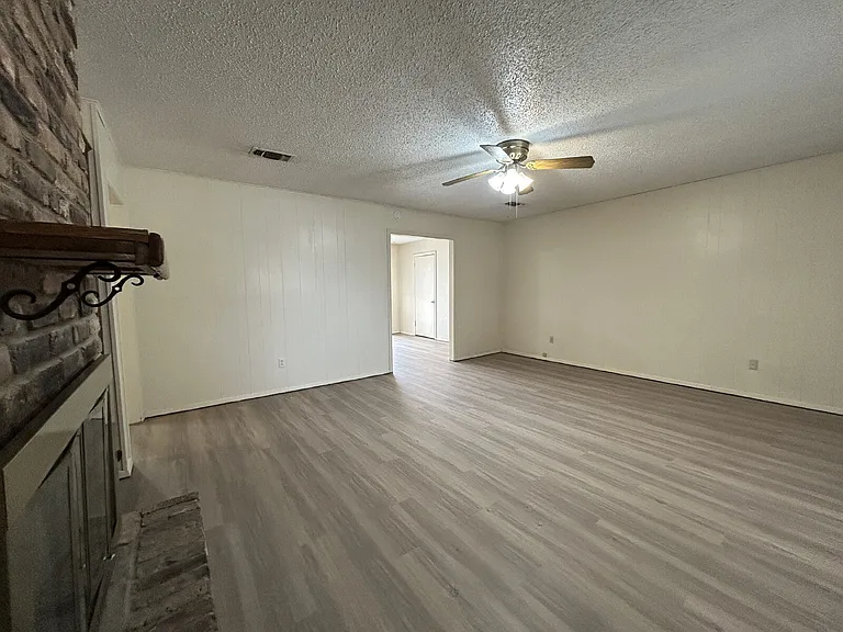 4303 52nd St #B — Photo 3