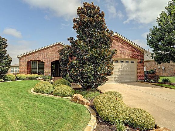 2nd image of 1840 Dexter Ln