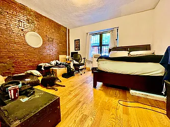 Rented by R New York