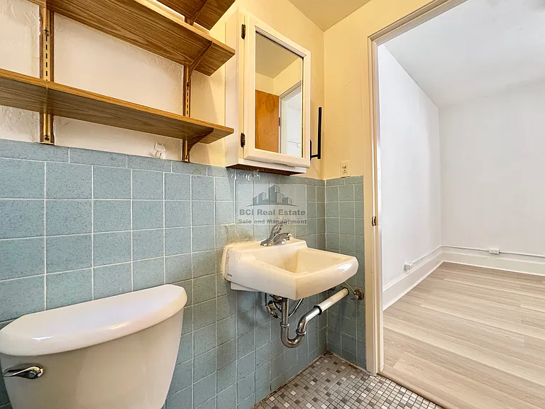 910 Clay St #1 — Photo 8