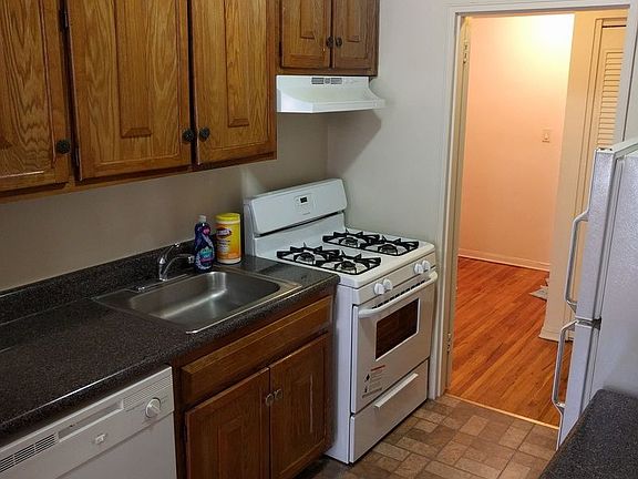 3rd image of 11048 72nd Ave APT 6C