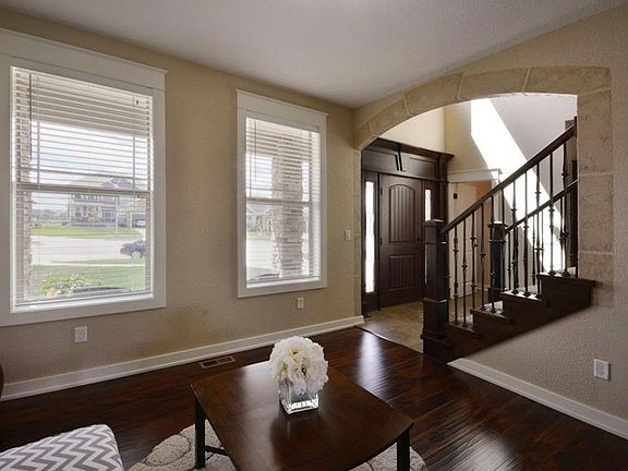 4th image of 1607 NE Vicksburg Ct