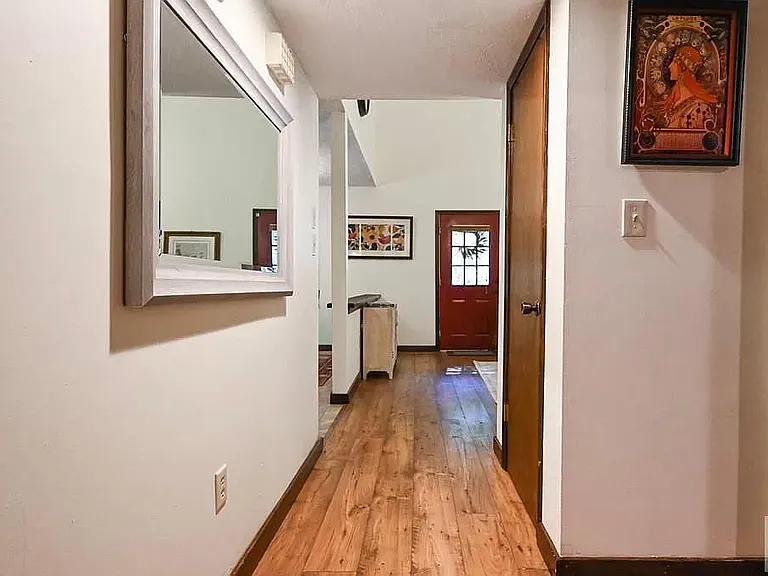 225 Merlin Ct — Photo 3