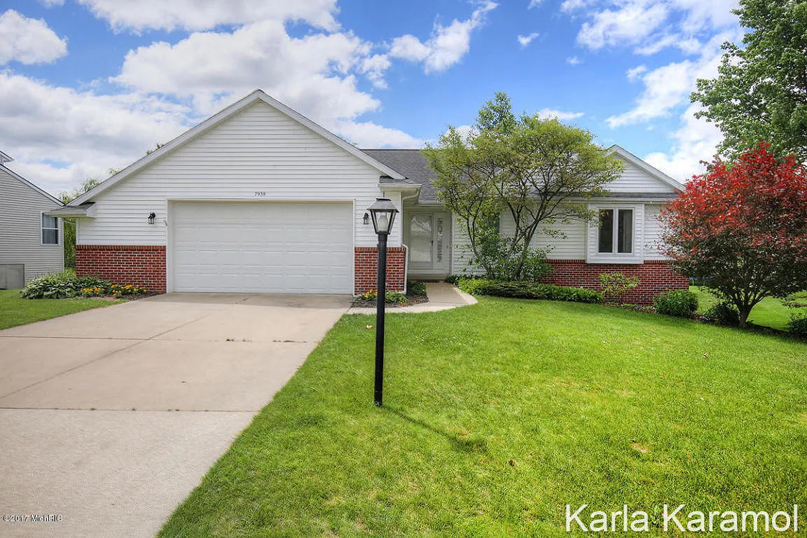 7938 Thornapple Club Dr SE photo 1