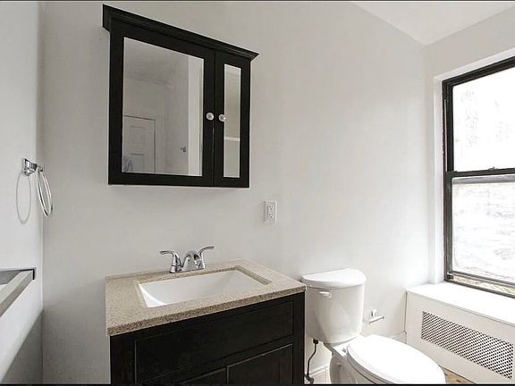4th image of 160 Prince St APT 12