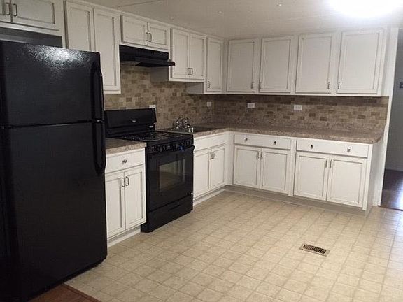 3rd image of 37 Golden Gate Cir