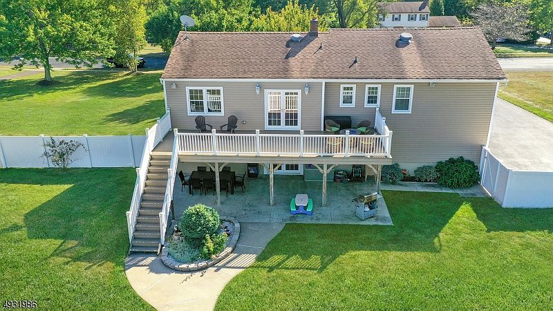 2nd image of 1012 Hillcrest Dr