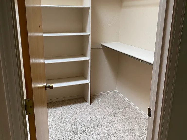 9905 Irbid Rd NE — Photo 10
