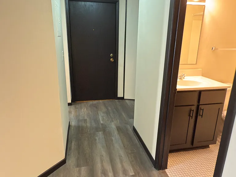 Oakmont Apartments — Photo 9