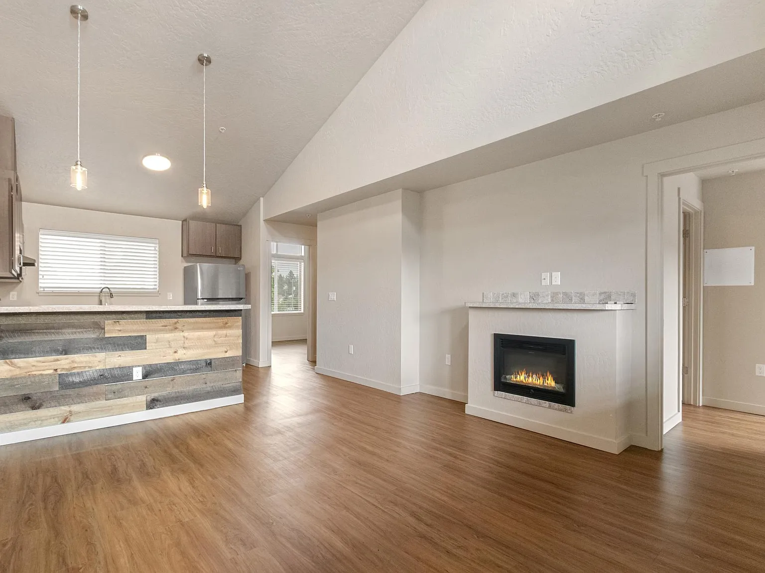 2 bed, 908 sqft, $1,595 — Photo 2