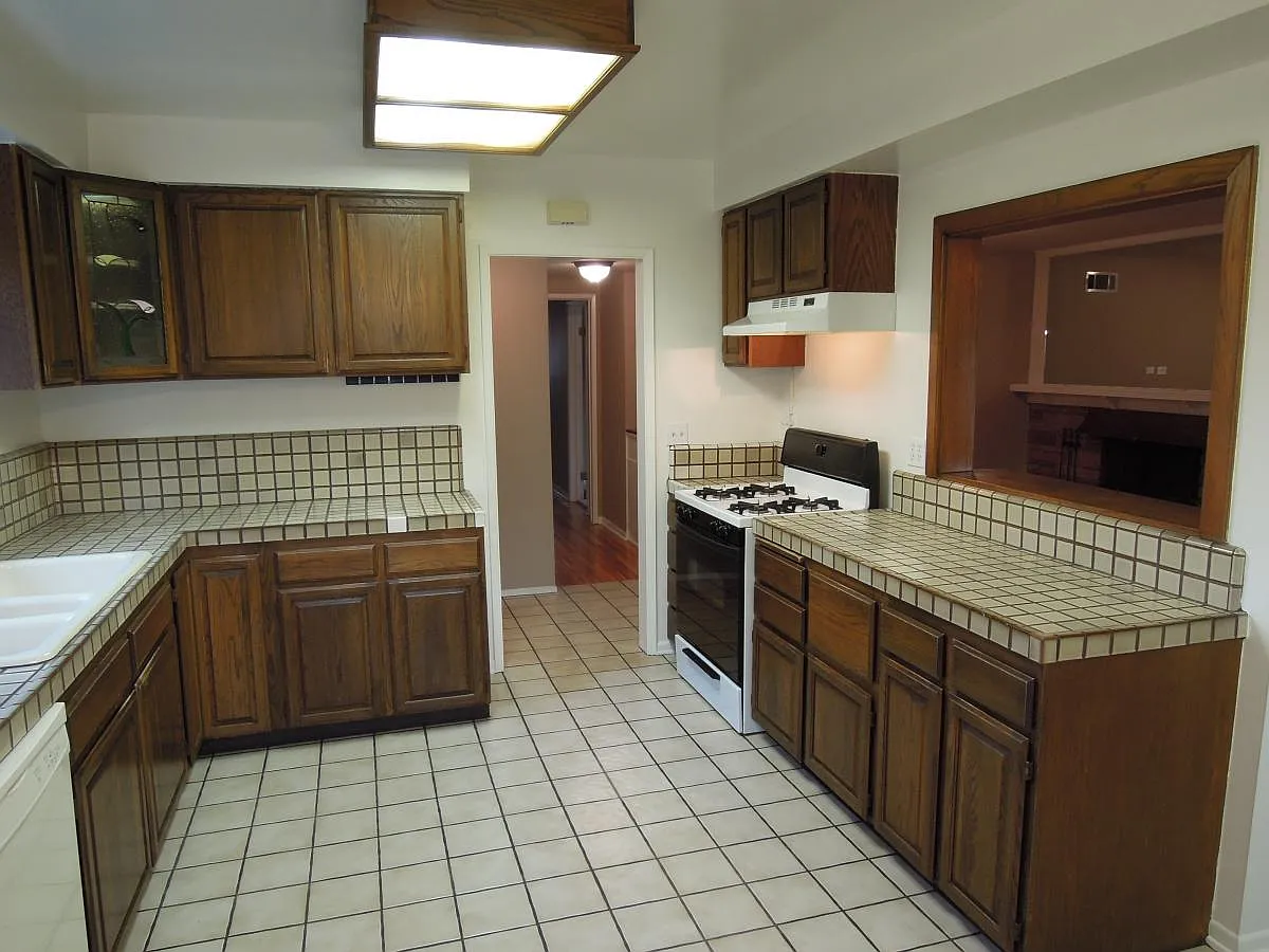 kitchen - 18240 Schoenborn St