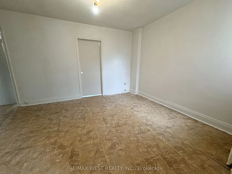 3393 Lakeshore Rd W #1 — Photo 9