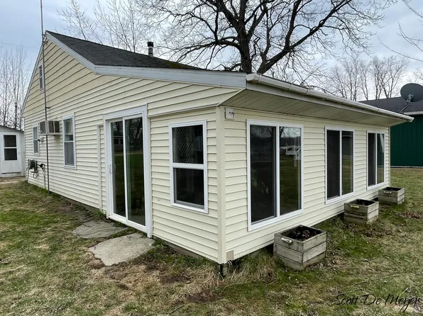315 Olsen Dr, Sheridan, MI 48884