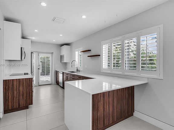 4th image of 1632 SW 12th St