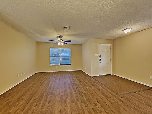 4th image of 321 Rosewood Ln