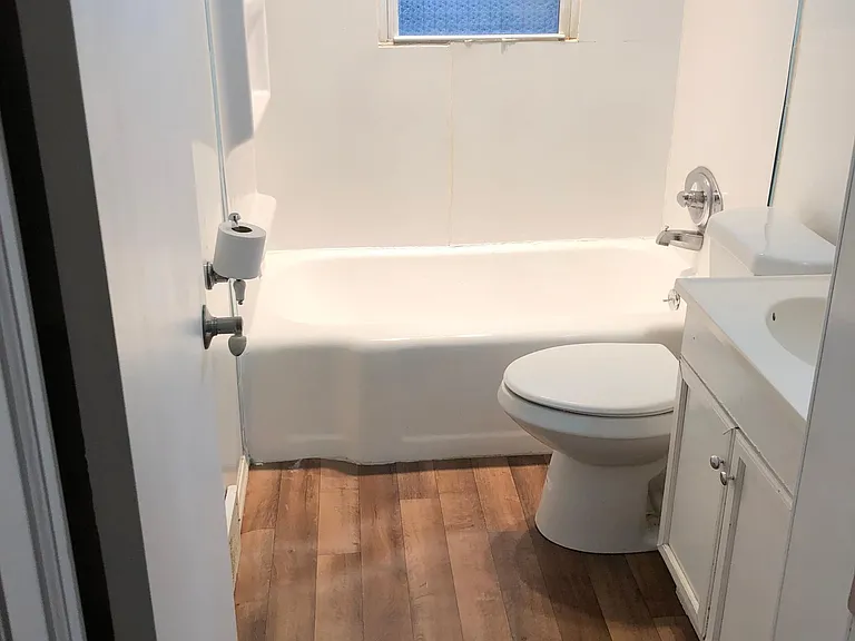 3153 W Mott Ave — Photo 4