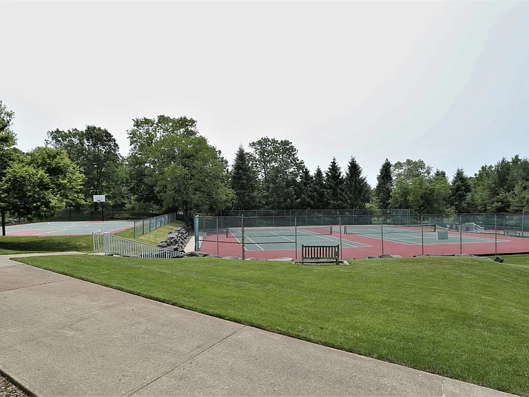302 Wellington Park Dr — Photo 33