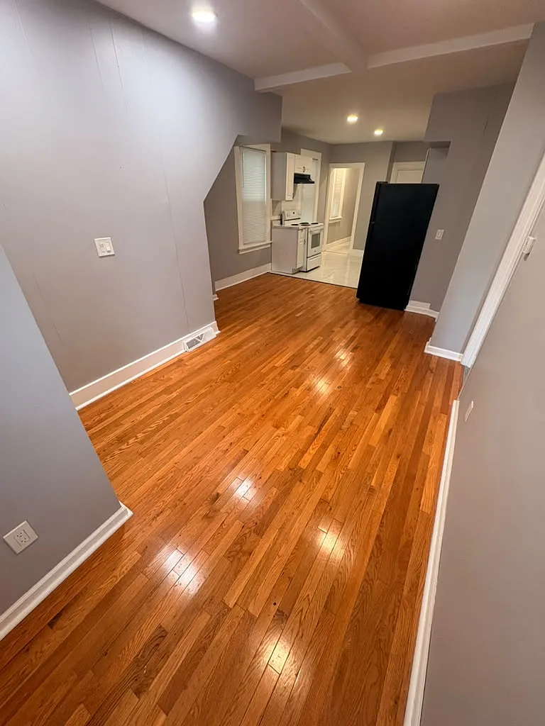 3 bed, 1000 sqft, $1,850 — Photo 1