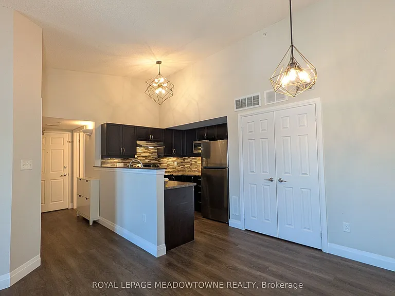 1350 Main St E #404 — Photo 5