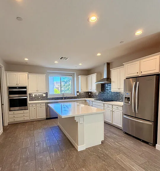657 Daniel Freeman Cir — Photo 3