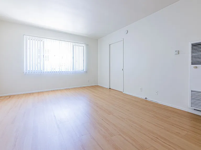 667-669 Levering Ave — Photo 38