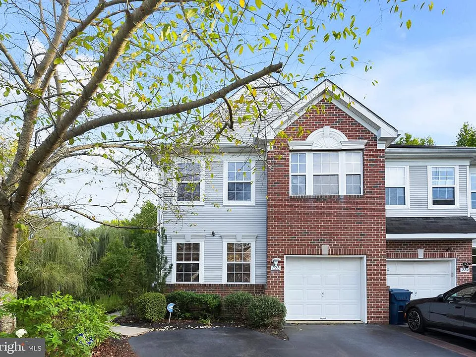 222 Fountayne Ln