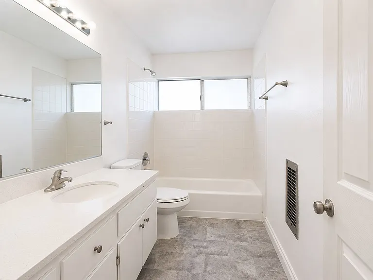 18100 Roscoe Blvd Northridge, CA 91325 — Photo 19