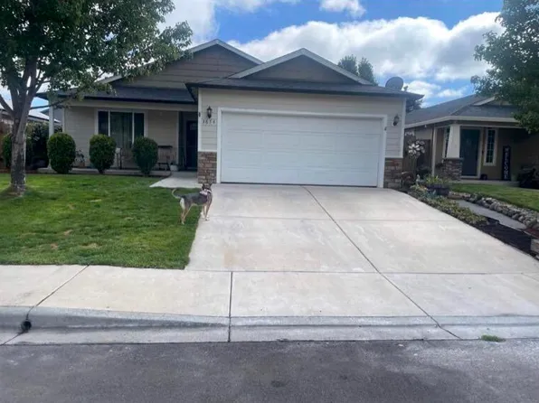 3674 29th St, White City, OR 97503