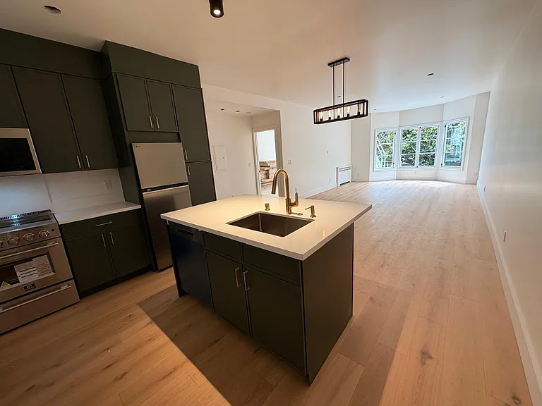 230 Castro St #3 — Photo 1