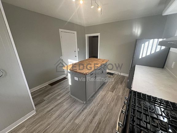 3rd image of 50 Mathews Ct NE