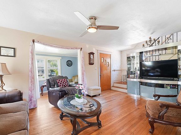 3rd image of 52 Harcourt Ave