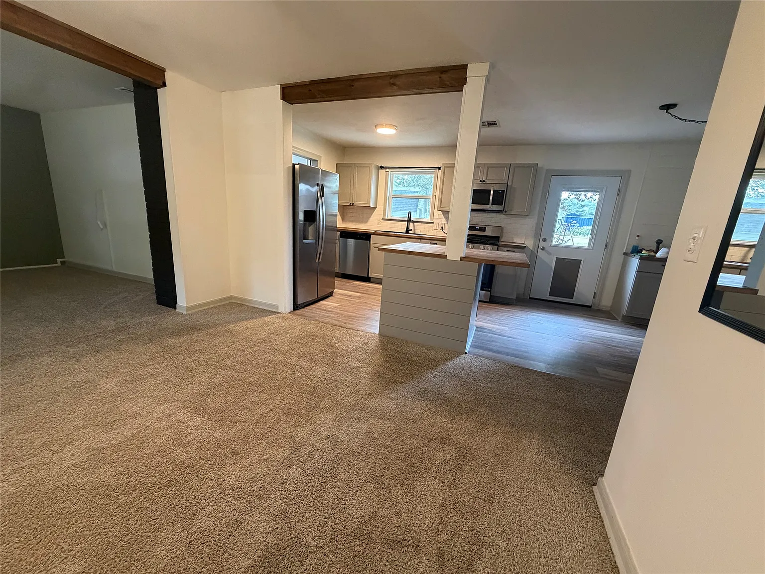 3 bed, 1.0 bath, 1351 sqft, $1,800 — Photo 4