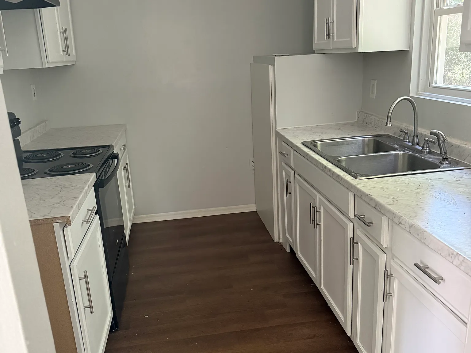 3 bed, $1,200 — Photo 2