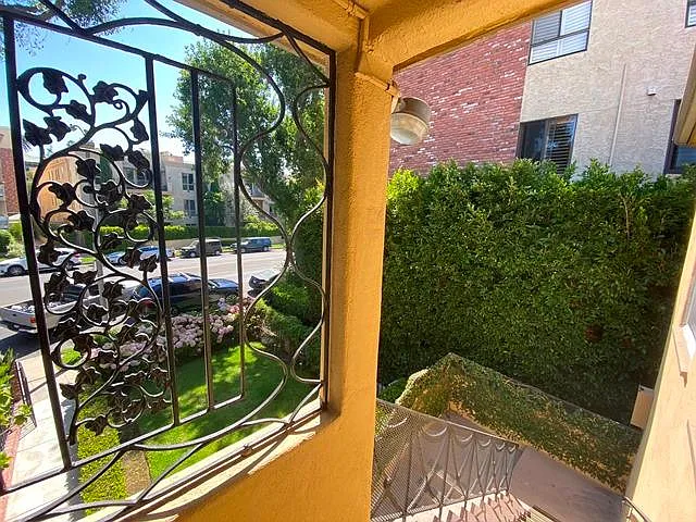 1309 S Roxbury Dr #1311-1/2 — Photo 2