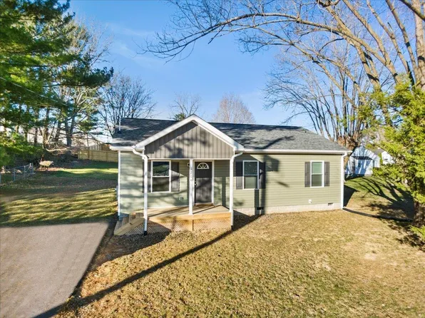 1204 Staples St, Radford, VA 24141