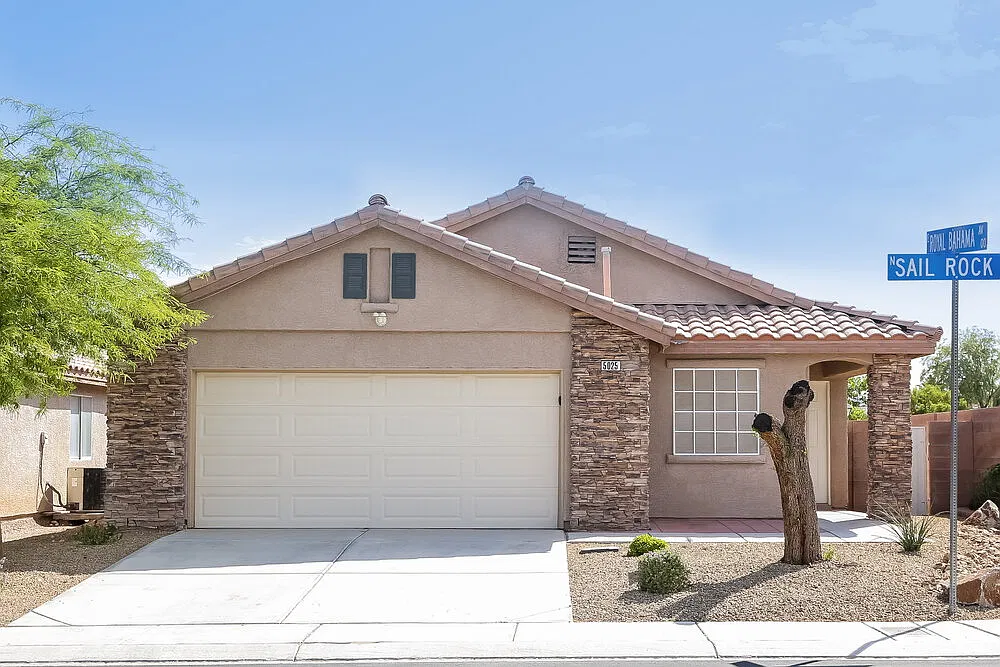 4 bed, 2.0 bath, 1737 sqft, $2,305 — Photo 1