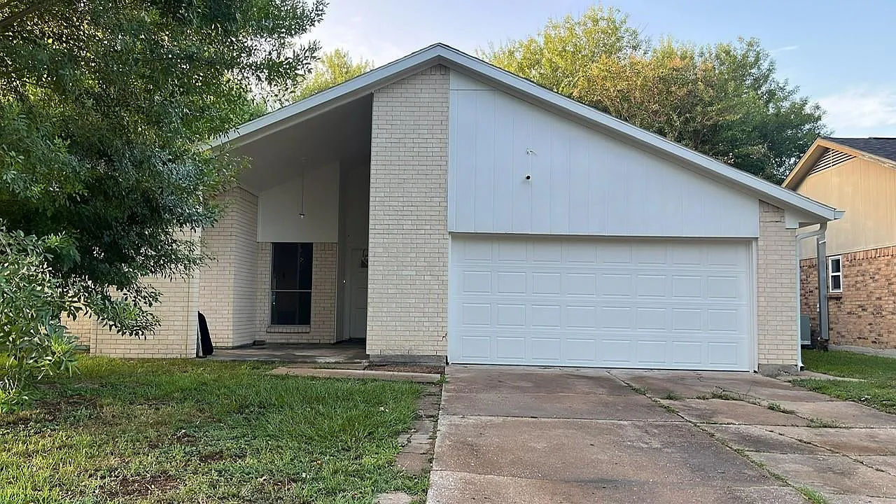 4 bed, 2.0 bath, 1454 sqft, $2,000 — Photo 1