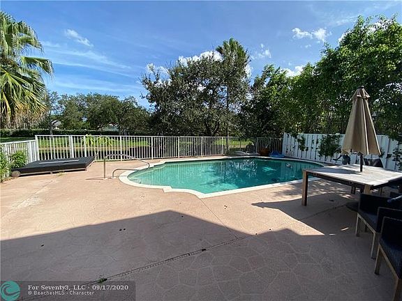 4th image of 11838 Highland Pl