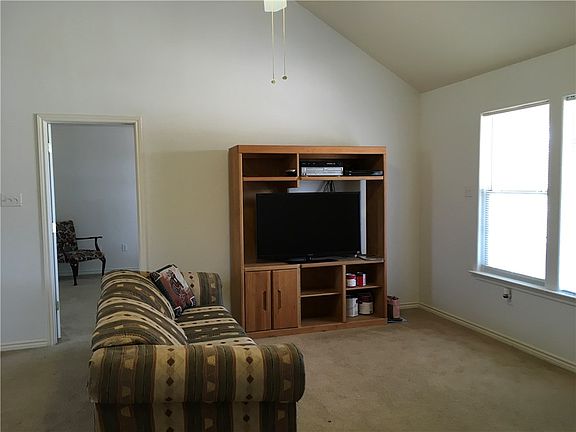 5th image of 60 Huge Oak Dr