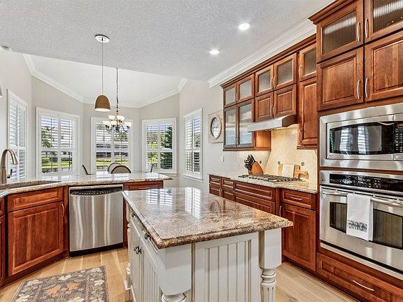 2nd image of 96026 Park Pl