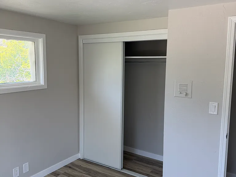 1844 Lynwood Pl — Photo 2