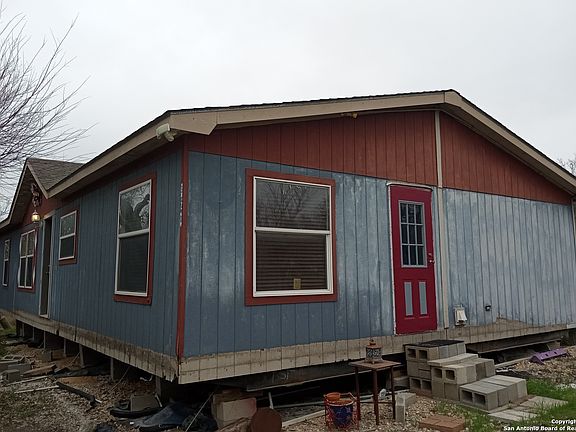 4th image of 320 COUNTY ROAD 3822