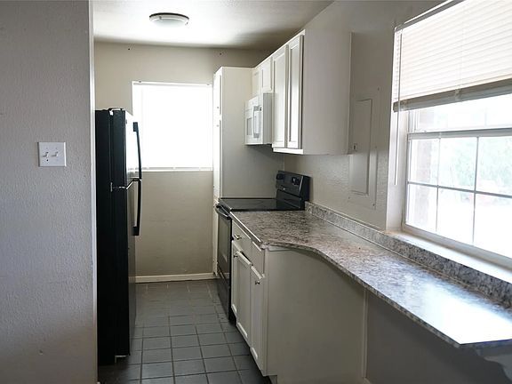 3rd image of 1809 W East Roberts Dr #3