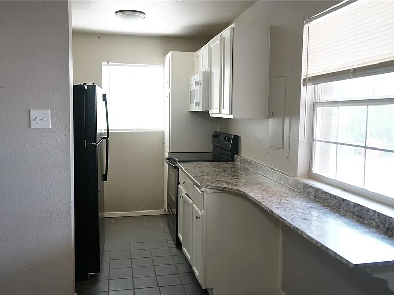 1809 W East Roberts Dr #3 — Photo 3