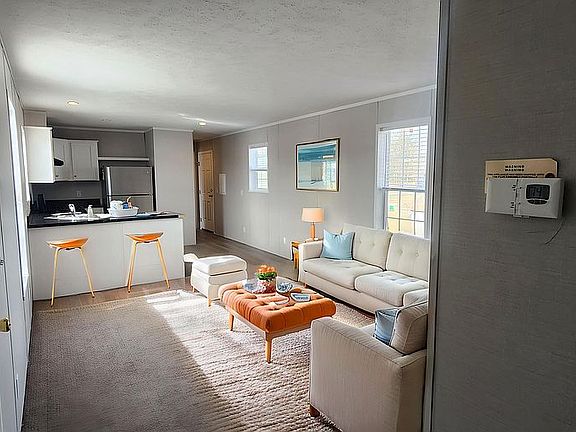 4th image of 2712 Larrabee Ave #55
