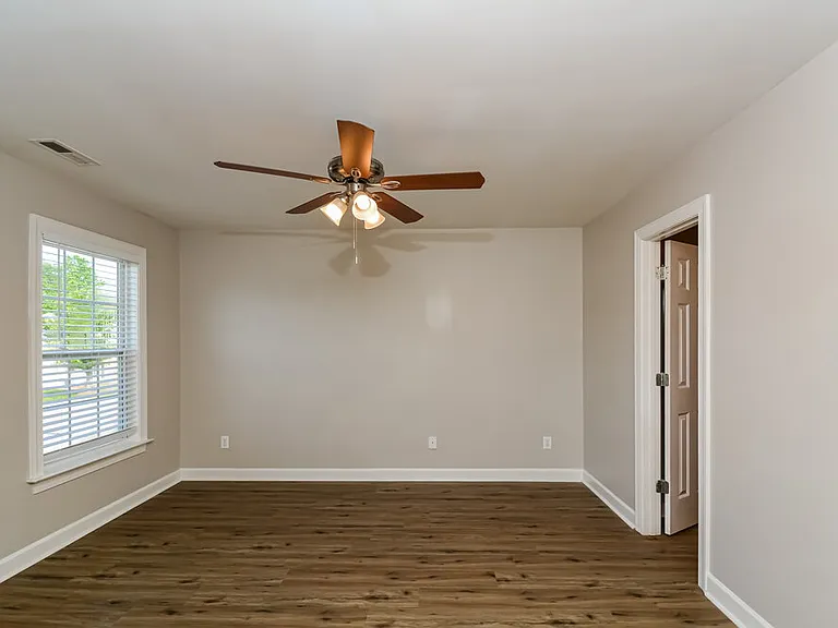 225 Braxcarr St — Photo 9