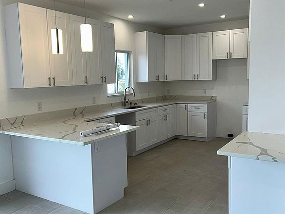 3rd image of 3903 NE 16 Place
